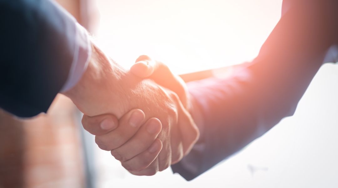 アグリーとは？ビジネスで使われる意味・使い方・注意点まで解説