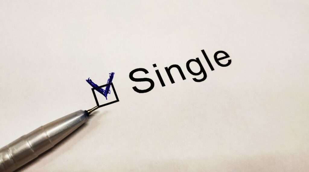 知らなきゃ損！2026年に始まる「独身税」とは