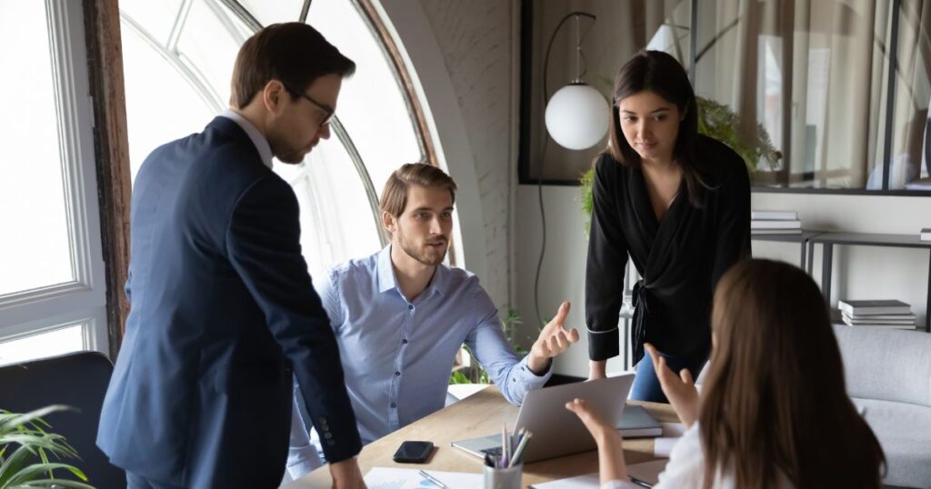 従事の意味を深掘り！初心者でもわかる言い換えと類語