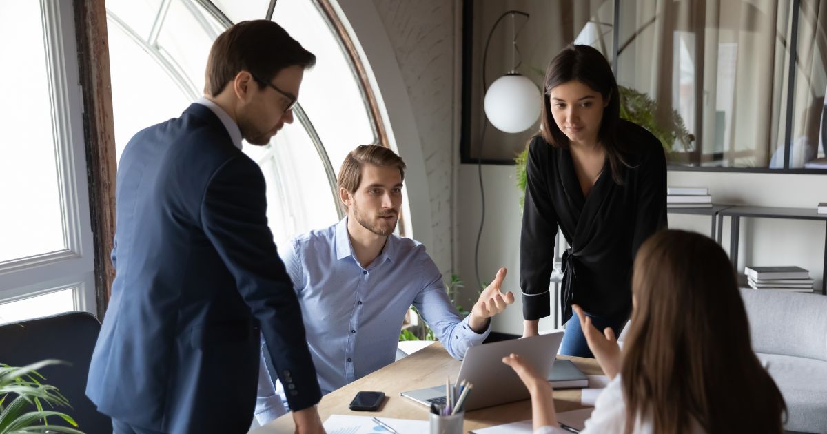 従事の意味を深掘り!初心者でもわかる言い換えと類語