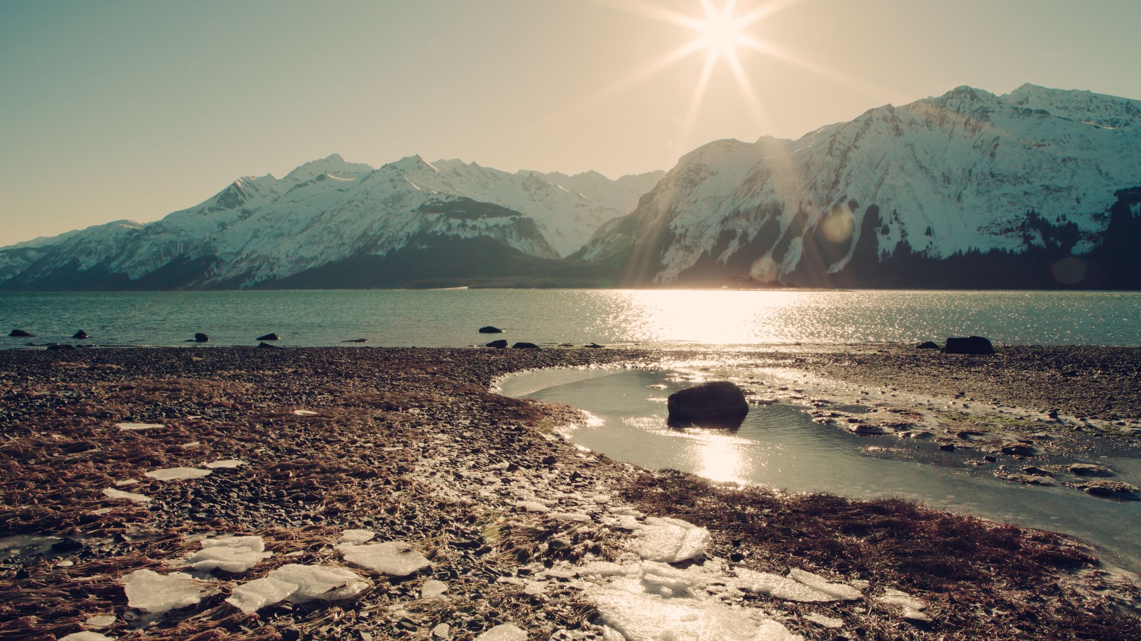 『日の目を浴びる』とは?意味・使い方・類語を徹底解説